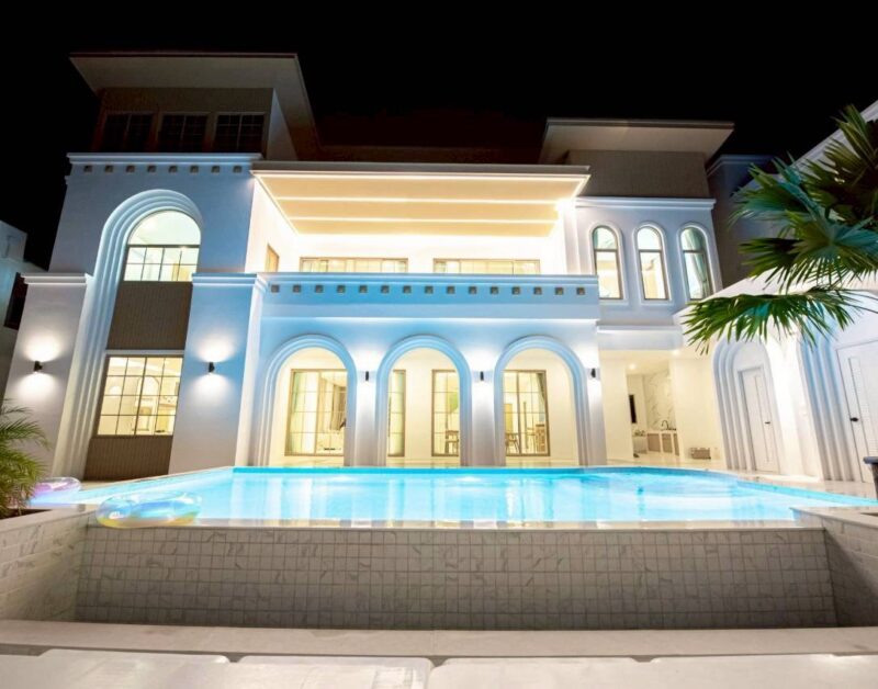 Brown Empire Pool Villa Pattaya